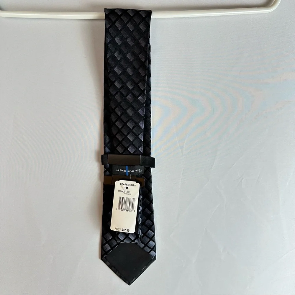 STATEMENT NWT men’s tie grey diamond pattern